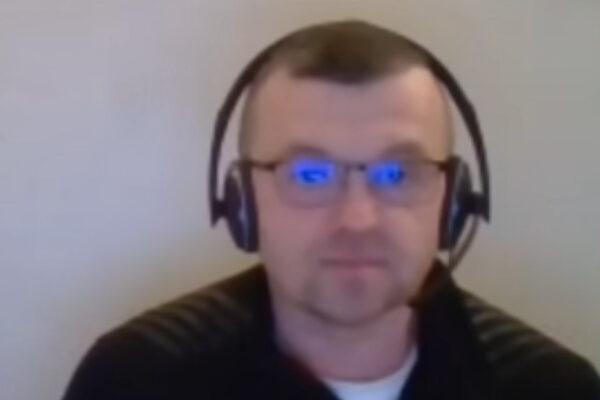 Oдин из самых глупых блогеров в России!